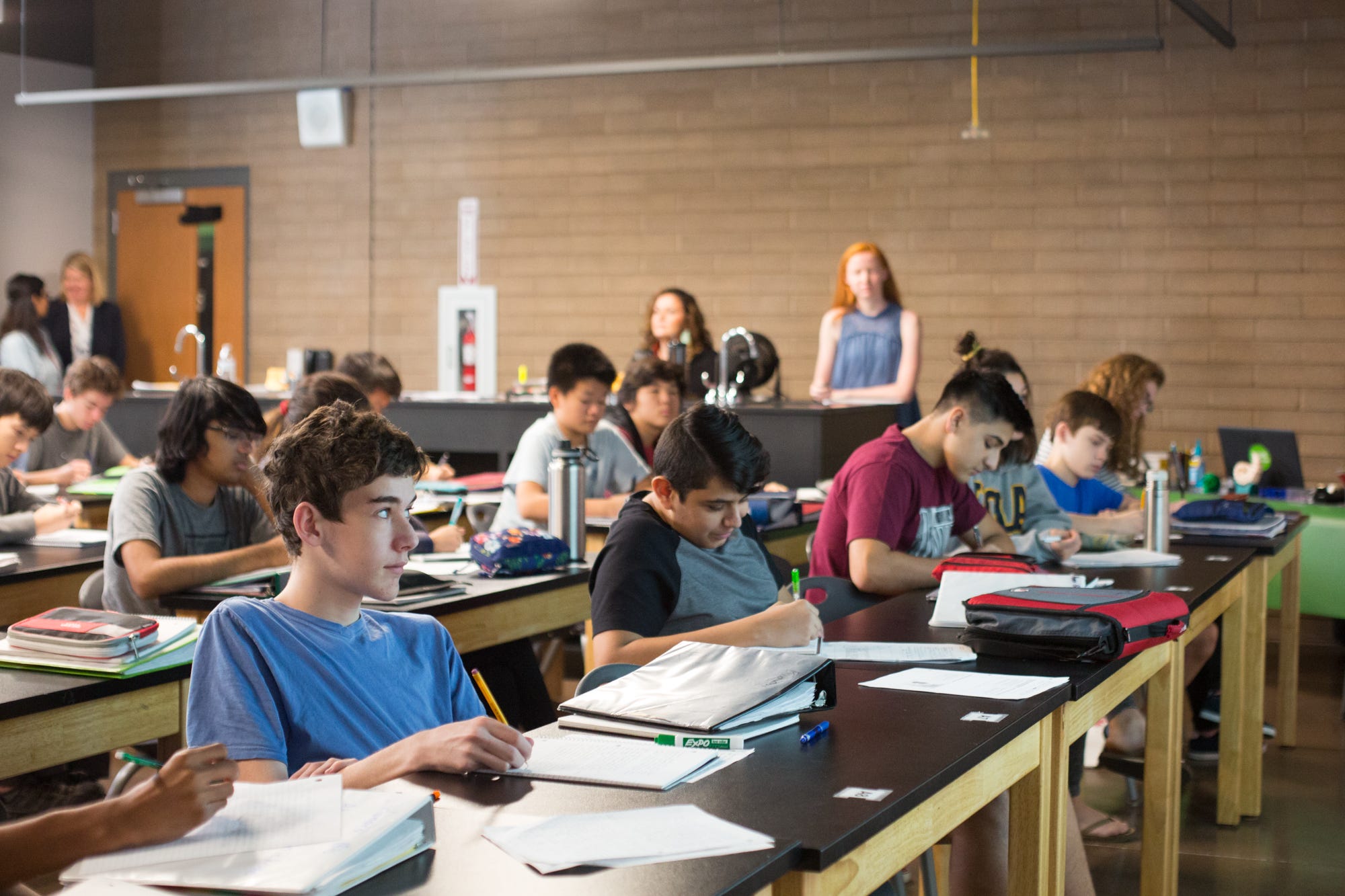 Class student. Хай скул школа в США. Школ в США High School. Старшая школа в США. Урок в американской школе.