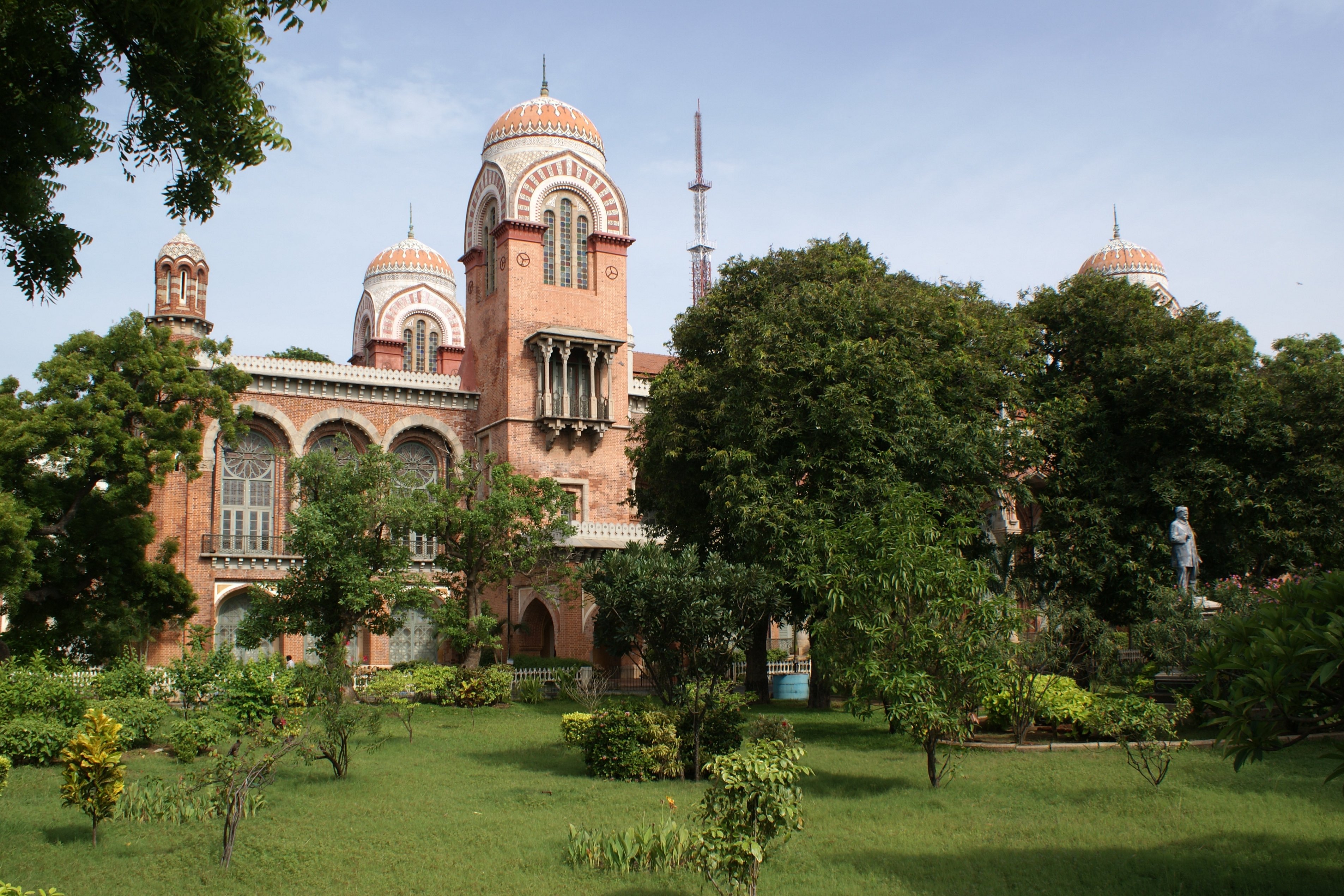 Калькуттский университет в Индии